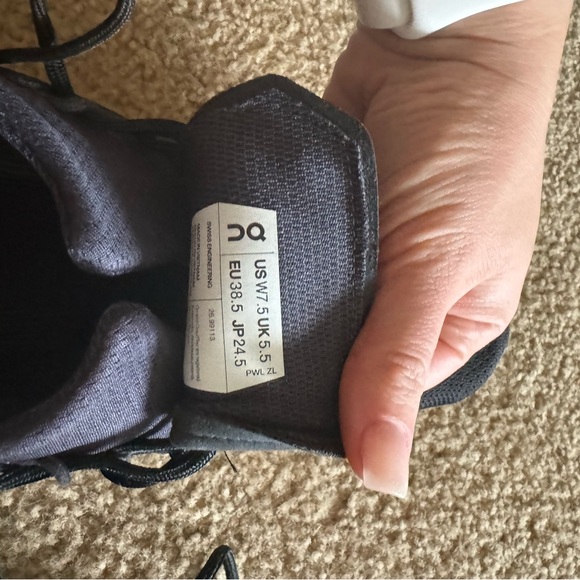 OnCloud women’s - Picture 2 of 2